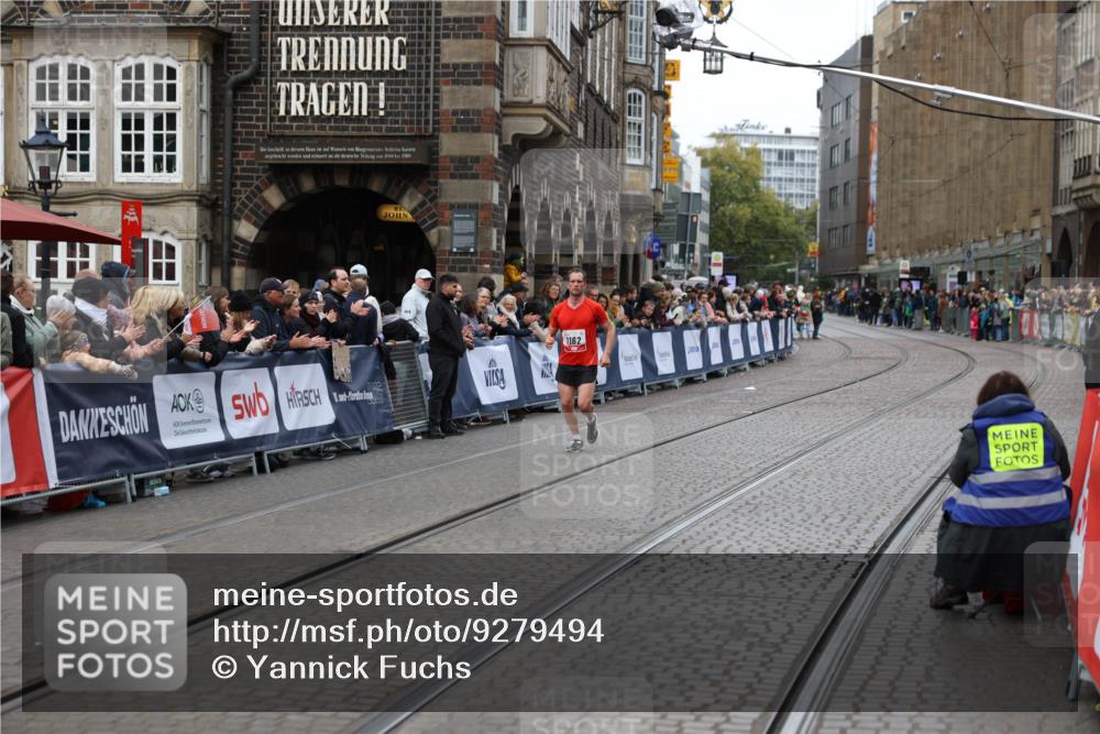 05.10.2025 - 20. swb-Marathon Bremen Yannick Fuchs http://msf.ph/oto/9279494 05.10.2025 12:42:48 Ziel 18, 1117 meine-sportfotos.de