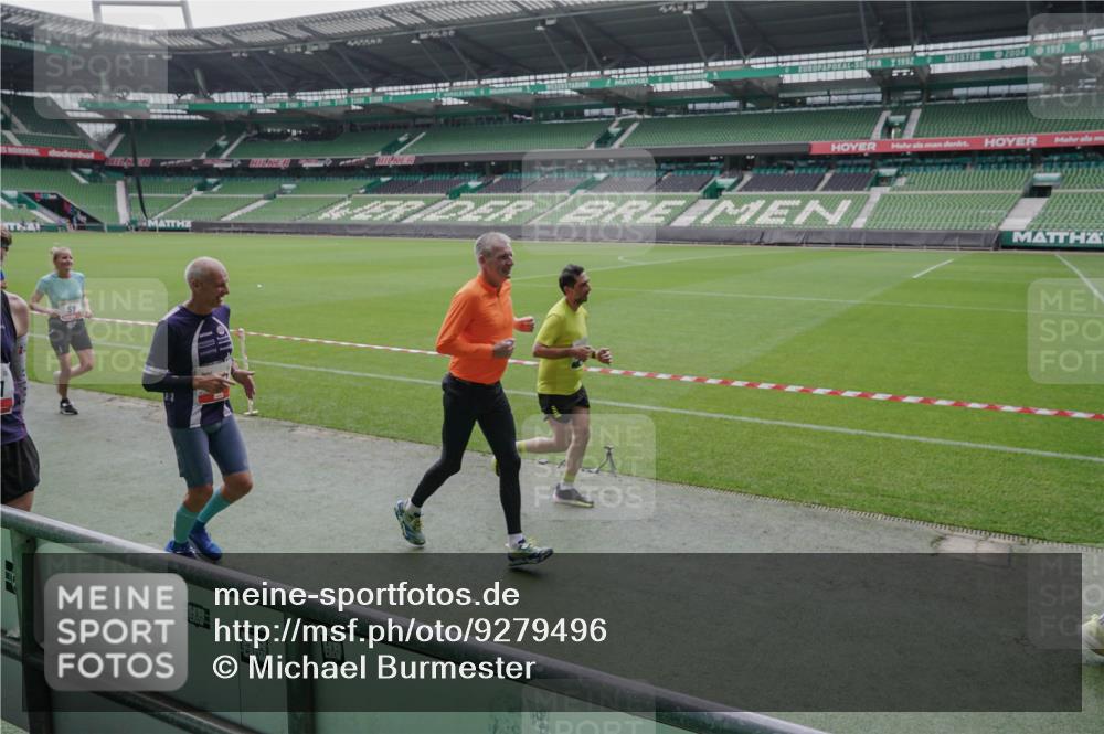05.10.2025 - 20. swb-Marathon Bremen Michael Burmester http://msf.ph/oto/9279496 05.10.2025 13:01:09 Laufen im Stadion 52, 58, 72, 156, 335, 440, 488, 575, 1017, 1082, 1182, 1238, 1273, 1423, 1893, 1968, 1973, 1998, 2196, 2235, 2330, 2369, 2433, 2446, 2504, 2661, 2668, 2706, 2712, 2806, 2822, 2995, 3209, 3293, 3360, 3387, 3604, 3877, 3979, 4128, 4216, 4263, 4329, 4502, 4618, 4788, 5011, 5048, 5080, 5121, 5150, 5183, 5272, 5329, 5414, 5610, 5663, 5727, 5752, 5836, 5841, 5985, 6027, 6057, 6082, 6440, 6523, 47, 271, 283, 491, 498, 575, 694, 1116, 1606, 1806, 2518, 2745, 2915 meine-sportfotos.de