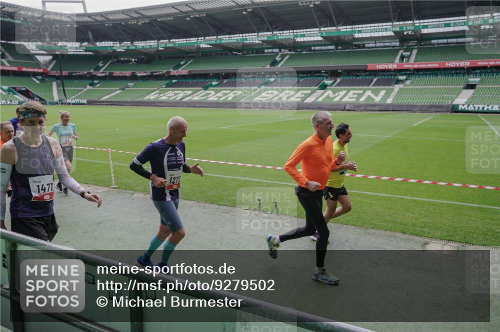 05.10.2025 - 20. swb-Marathon Bremen Michael Burmester http://msf.ph/oto/9279502 05.10.2025 13:01:09 Laufen im Stadion 52, 58, 72, 156, 335, 440, 488, 575, 1017, 1082, 1182, 1238, 1273, 1423, 1893, 1968, 1973, 1998, 2196, 2235, 2330, 2369, 2433, 2446, 2504, 2661, 2668, 2706, 2712, 2806, 2822, 2995, 3209, 3293, 3360, 3387, 3604, 3877, 3979, 4128, 4216, 4263, 4329, 4502, 4618, 4788, 5011, 5048, 5080, 5121, 5150, 5183, 5272, 5329, 5414, 5610, 5663, 5727, 5752, 5836, 5841, 5985, 6027, 6057, 6082, 6440, 6523, 47, 271, 283, 491, 498, 575, 694, 1116, 1606, 1806, 2518, 2745, 2915 meine-sportfotos.de