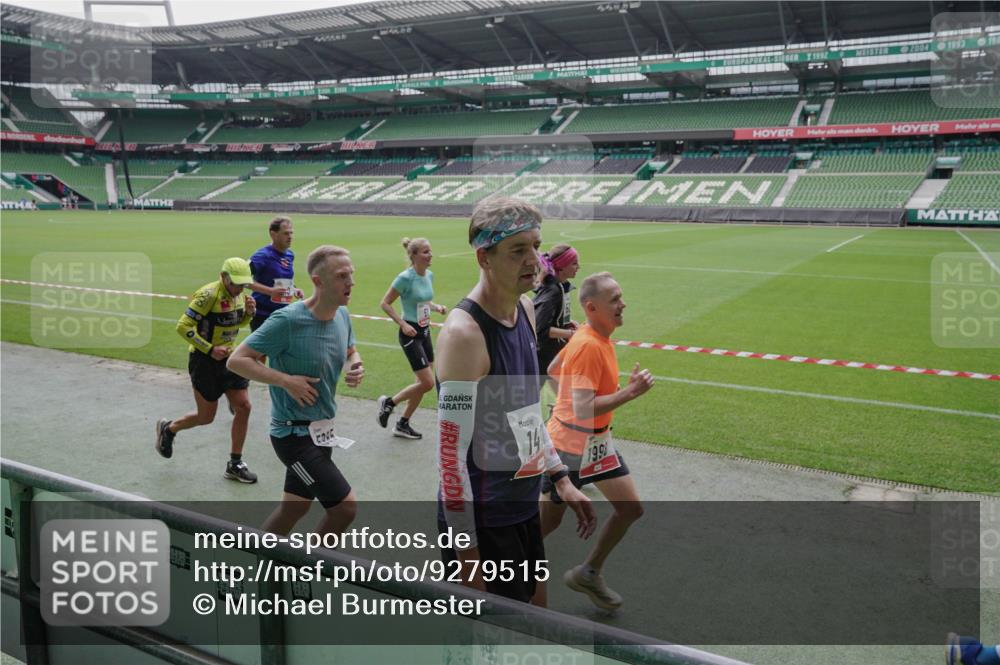 05.10.2025 - 20. swb-Marathon Bremen Michael Burmester http://msf.ph/oto/9279515 05.10.2025 13:01:11 Laufen im Stadion 52, 58, 72, 156, 335, 440, 488, 1017, 1082, 1182, 1238, 1273, 1423, 1893, 1968, 1973, 1998, 2102, 2196, 2235, 2330, 2369, 2433, 2446, 2661, 2668, 2706, 2712, 2806, 2822, 2918, 2995, 3209, 3360, 3387, 3604, 3662, 3663, 3877, 3979, 4128, 4216, 4263, 4329, 4502, 4618, 4788, 5011, 5048, 5080, 5121, 5150, 5183, 5272, 5329, 5414, 5610, 5663, 5727, 5752, 5836, 5841, 5985, 6027, 6057, 6082, 6440, 6523, 47, 283, 491, 498, 575, 694, 1017, 1116, 1606, 1806, 2518, 2745, 2915 meine-sportfotos.de