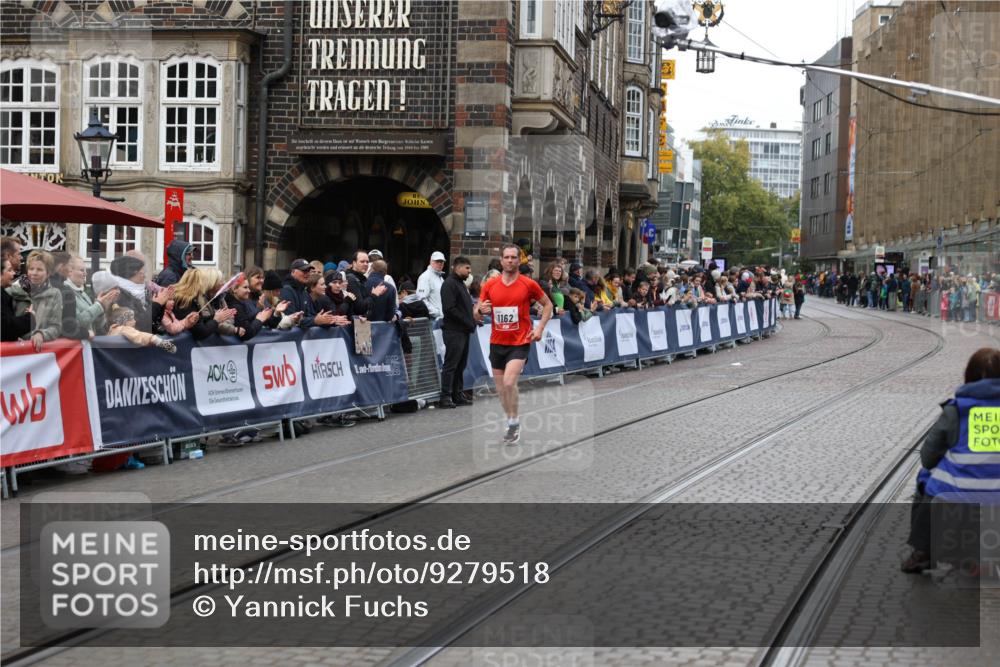 05.10.2025 - 20. swb-Marathon Bremen Yannick Fuchs http://msf.ph/oto/9279518 05.10.2025 12:42:49 Ziel 18 meine-sportfotos.de