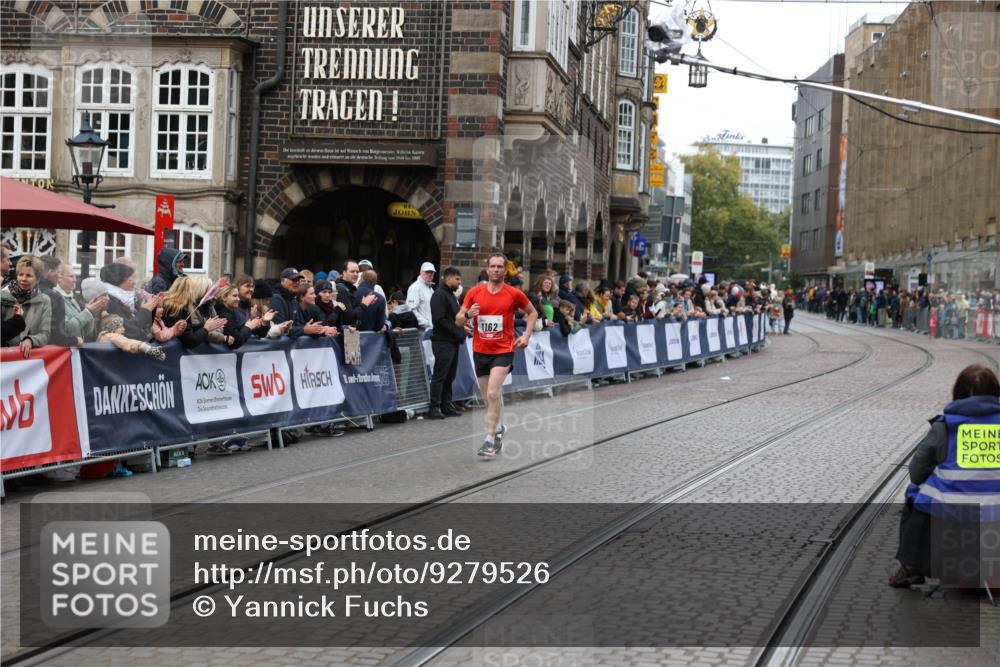 05.10.2025 - 20. swb-Marathon Bremen Yannick Fuchs http://msf.ph/oto/9279526 05.10.2025 12:42:49 Ziel 18 meine-sportfotos.de