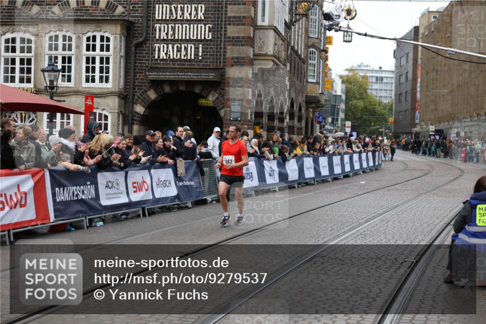 05.10.2025 - 20. swb-Marathon Bremen Yannick Fuchs http://msf.ph/oto/9279537 05.10.2025 12:42:49 Ziel 18 meine-sportfotos.de