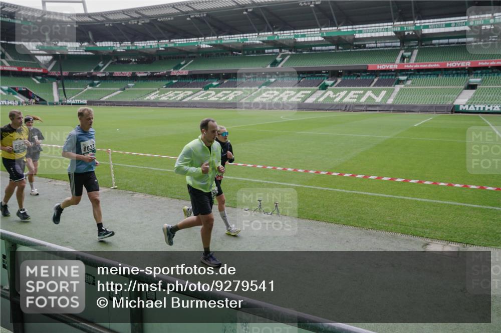 05.10.2025 - 20. swb-Marathon Bremen Michael Burmester http://msf.ph/oto/9279541 05.10.2025 13:01:14 Laufen im Stadion 52, 58, 72, 152, 156, 335, 440, 488, 546, 979, 1082, 1182, 1238, 1273, 1423, 1893, 1968, 1973, 1996, 1998, 2096, 2102, 2196, 2235, 2330, 2369, 2433, 2446, 2565, 2661, 2668, 2706, 2712, 2806, 2822, 2918, 2995, 3209, 3360, 3387, 3604, 3662, 3663, 3877, 3979, 4128, 4216, 4263, 4329, 4502, 4618, 4788, 5011, 5048, 5080, 5121, 5150, 5183, 5272, 5329, 5414, 5663, 5727, 5752, 5836, 5841, 5985, 6027, 6057, 6082, 6440, 6523, 47, 283, 498, 575, 694, 1017, 1116, 2518, 2745, 2915 meine-sportfotos.de