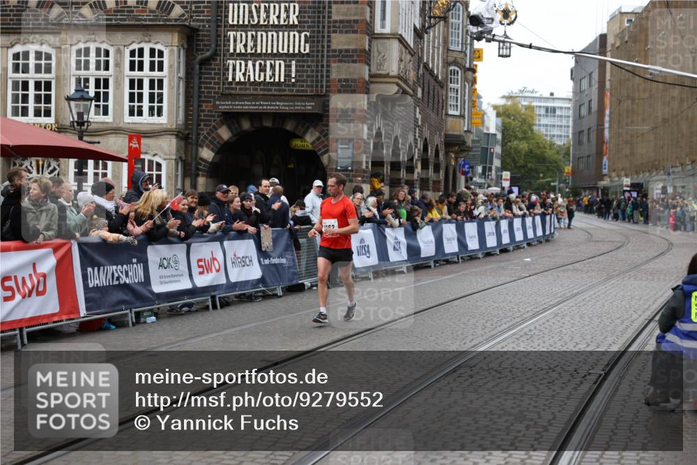 05.10.2025 - 20. swb-Marathon Bremen Yannick Fuchs http://msf.ph/oto/9279552 05.10.2025 12:42:49 Ziel 18 meine-sportfotos.de
