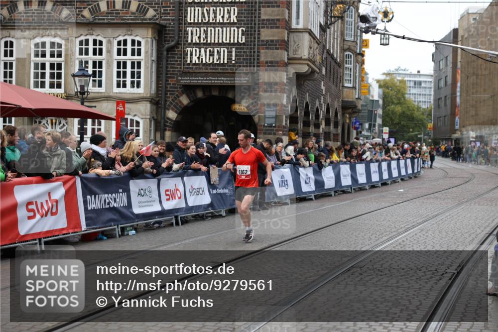 05.10.2025 - 20. swb-Marathon Bremen Yannick Fuchs http://msf.ph/oto/9279561 05.10.2025 12:42:49 Ziel 18 meine-sportfotos.de
