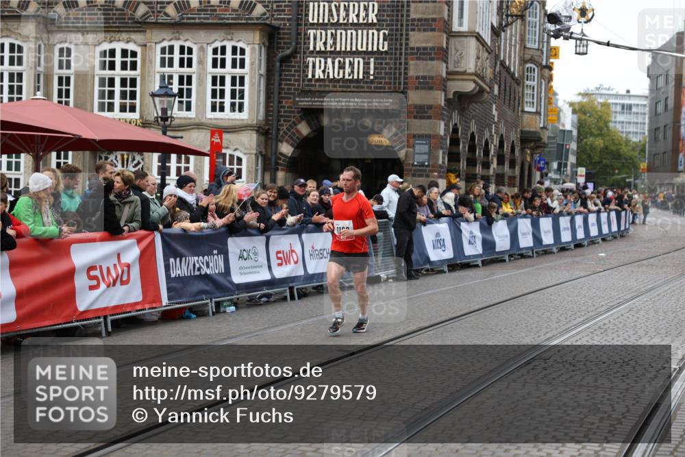 05.10.2025 - 20. swb-Marathon Bremen Yannick Fuchs http://msf.ph/oto/9279579 05.10.2025 12:42:49 Ziel 18 meine-sportfotos.de