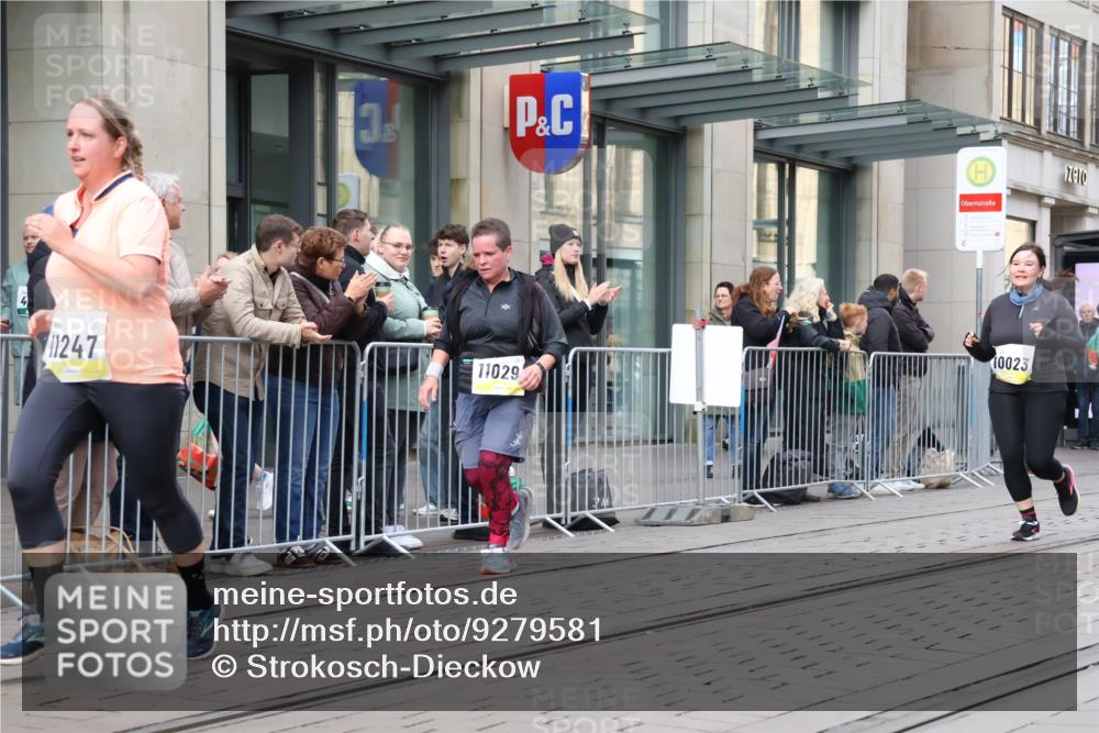 05.10.2025 - 20. swb-Marathon Bremen Strokosch-Dieckow http://msf.ph/oto/9279581 05.10.2025 11:15:58 Ziel 7109, 7110, 9640, 9679, 10023, 10083, 10220, 10339, 10340, 10379, 10450, 10564, 10635, 11029, 11247, 11331, 11358, 11378, 11404, 7109, 7110, 9640, 9679, 10023, 10083, 10220, 10339, 10340, 10379, 10450, 10564, 10635, 11029, 11247, 11331, 11358, 11378, 11404 meine-sportfotos.de