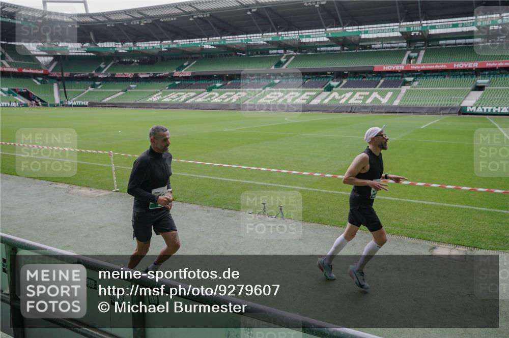 05.10.2025 - 20. swb-Marathon Bremen Michael Burmester http://msf.ph/oto/9279607 05.10.2025 13:01:22 Laufen im Stadion 58, 72, 152, 156, 335, 440, 488, 493, 546, 672, 979, 1082, 1238, 1273, 1423, 1732, 1893, 1933, 1968, 1973, 1996, 1998, 2096, 2102, 2196, 2235, 2330, 2369, 2433, 2446, 2565, 2661, 2668, 2706, 2712, 2806, 2918, 2991, 2995, 3209, 3360, 3387, 3604, 3662, 3663, 3673, 3877, 3979, 4086, 4128, 4216, 4263, 4329, 4618, 4788, 4947, 4980, 5011, 5048, 5080, 5121, 5150, 5183, 5309, 5329, 5414, 5557, 5727, 5731, 5752, 5836, 5841, 5985, 6082, 52, 498, 575, 694, 1017, 1116, 2745 meine-sportfotos.de