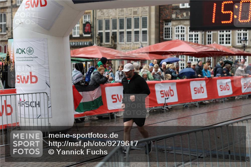 05.10.2025 - 20. swb-Marathon Bremen Yannick Fuchs http://msf.ph/oto/9279617 05.10.2025 15:00:54 Ziel 1475, 1818 meine-sportfotos.de
