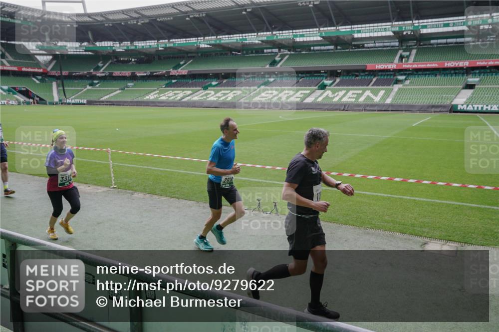 05.10.2025 - 20. swb-Marathon Bremen Michael Burmester http://msf.ph/oto/9279622 05.10.2025 13:01:24 Laufen im Stadion 58, 72, 152, 156, 335, 440, 488, 493, 546, 672, 979, 1082, 1238, 1273, 1361, 1423, 1732, 1759, 1893, 1933, 1968, 1973, 1996, 1998, 2096, 2102, 2196, 2235, 2330, 2369, 2433, 2446, 2565, 2661, 2668, 2706, 2712, 2806, 2918, 2991, 2995, 3208, 3209, 3360, 3387, 3604, 3662, 3663, 3673, 3877, 3979, 4086, 4128, 4216, 4263, 4329, 4618, 4788, 4882, 4947, 4980, 5011, 5048, 5080, 5121, 5150, 5183, 5309, 5329, 5414, 5557, 5580, 5727, 5731, 5752, 5985, 6082, 52, 498, 575, 1017, 1116 meine-sportfotos.de