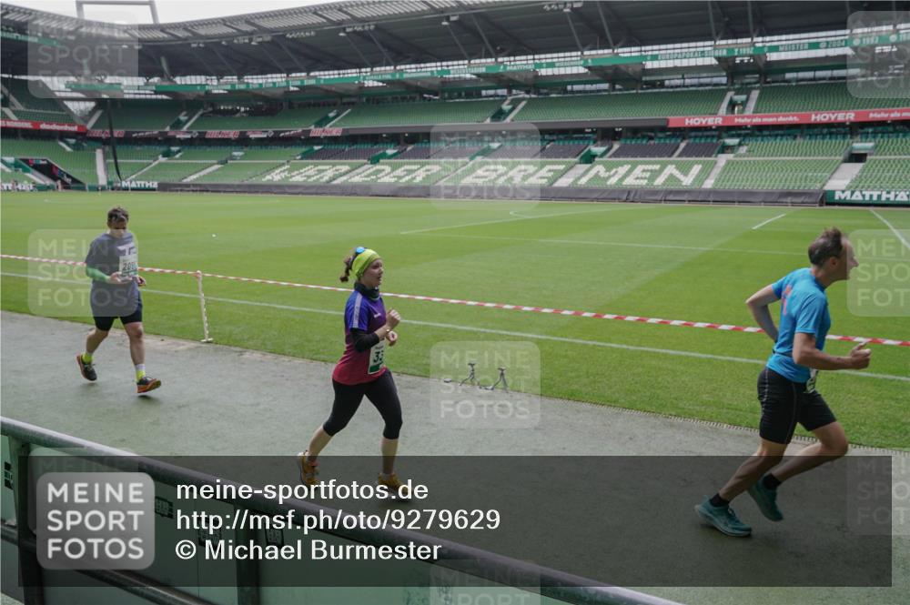 05.10.2025 - 20. swb-Marathon Bremen Michael Burmester http://msf.ph/oto/9279629 05.10.2025 13:01:25 Laufen im Stadion 58, 72, 152, 156, 335, 440, 488, 493, 546, 672, 979, 1082, 1238, 1273, 1361, 1423, 1732, 1759, 1893, 1933, 1968, 1973, 1996, 1998, 2096, 2102, 2196, 2235, 2330, 2369, 2433, 2446, 2565, 2661, 2668, 2706, 2712, 2806, 2918, 2991, 2995, 3208, 3209, 3360, 3387, 3604, 3662, 3663, 3673, 3877, 3979, 4086, 4128, 4216, 4263, 4329, 4364, 4618, 4788, 4882, 4947, 4980, 5011, 5048, 5080, 5121, 5150, 5183, 5309, 5329, 5414, 5557, 5580, 5727, 5731, 5752, 5985, 6082, 52, 498, 575, 1017, 1116 meine-sportfotos.de
