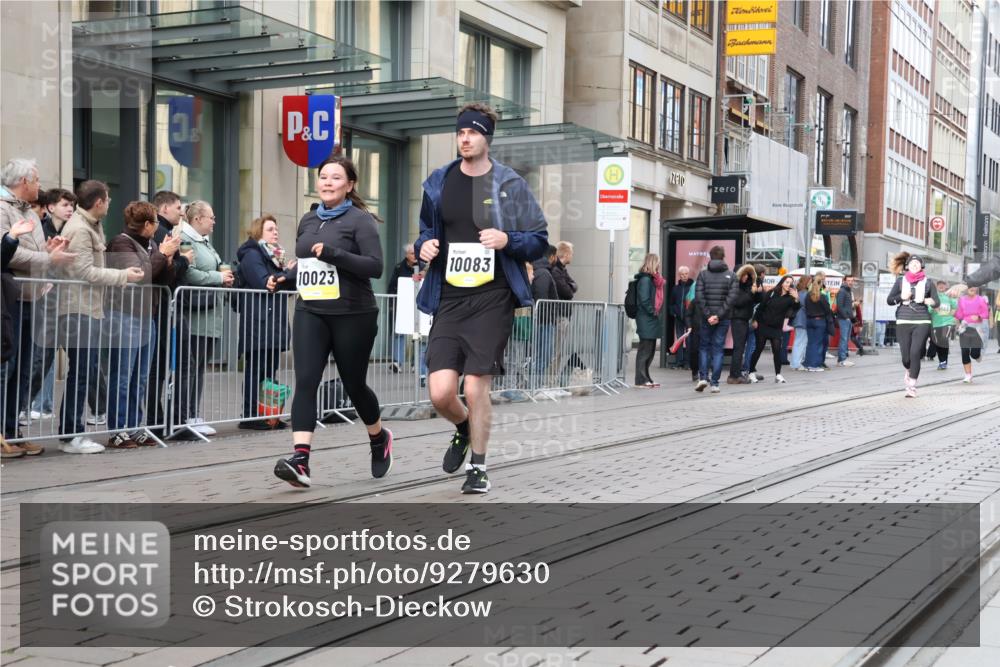 05.10.2025 - 20. swb-Marathon Bremen Strokosch-Dieckow http://msf.ph/oto/9279630 05.10.2025 11:16:00 Ziel 7109, 7110, 9640, 9679, 10023, 10083, 10220, 10339, 10340, 10379, 10450, 10564, 10635, 11029, 11247, 11331, 11358, 11378, 11404, 7109, 7110, 9640, 9679, 10023, 10083, 10220, 10339, 10340, 10379, 10450, 10564, 10635, 11029, 11247, 11331, 11358, 11378, 11404 meine-sportfotos.de