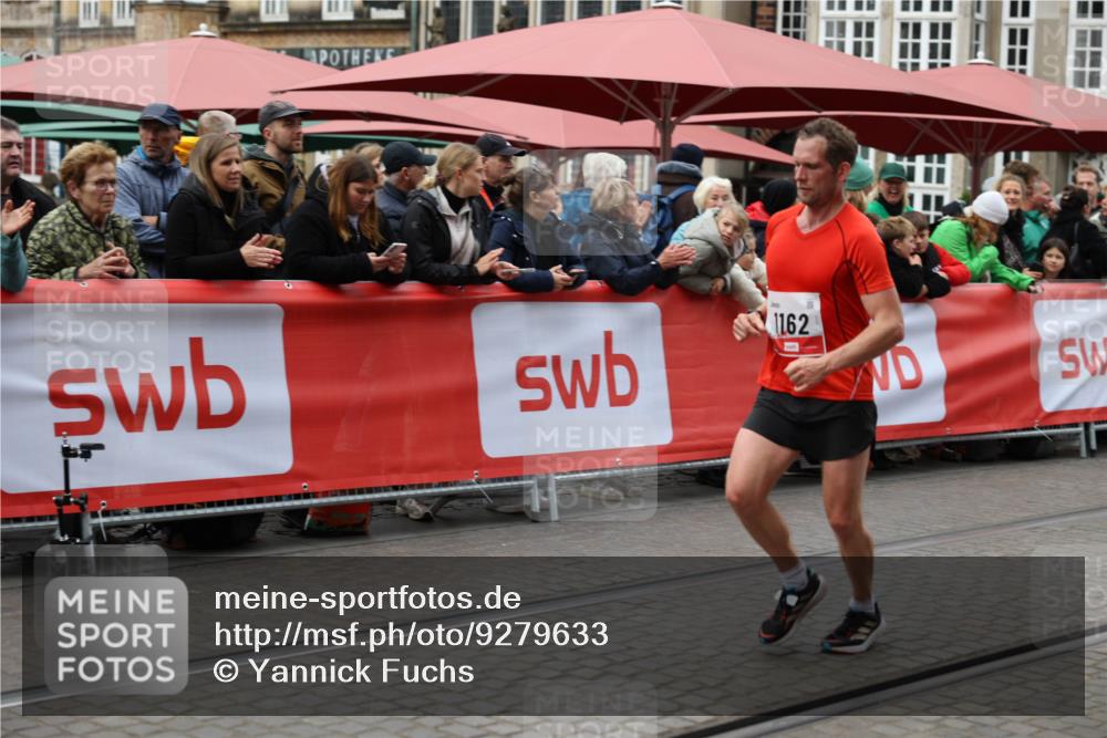 05.10.2025 - 20. swb-Marathon Bremen Yannick Fuchs http://msf.ph/oto/9279633 05.10.2025 12:42:51 Ziel 1162 meine-sportfotos.de