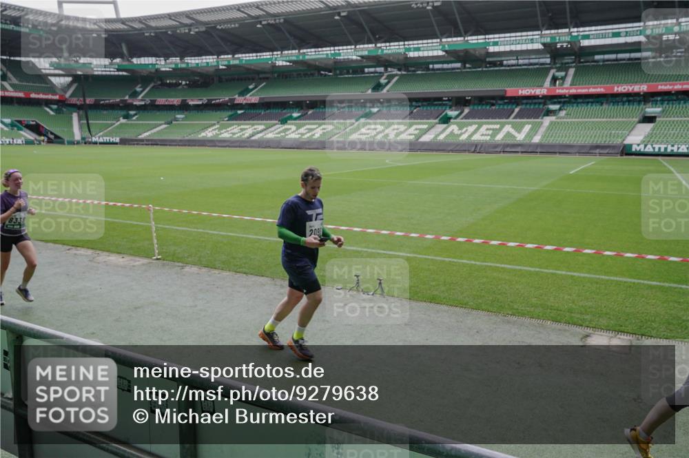 05.10.2025 - 20. swb-Marathon Bremen Michael Burmester http://msf.ph/oto/9279638 05.10.2025 13:01:26 Laufen im Stadion 58, 72, 152, 156, 335, 440, 488, 493, 546, 672, 979, 1082, 1238, 1273, 1361, 1423, 1732, 1759, 1893, 1933, 1973, 1996, 1998, 2096, 2102, 2196, 2235, 2330, 2369, 2433, 2446, 2555, 2565, 2661, 2668, 2706, 2712, 2796, 2806, 2918, 2991, 2995, 3208, 3209, 3360, 3387, 3604, 3662, 3663, 3673, 3877, 3979, 4086, 4128, 4216, 4263, 4329, 4364, 4618, 4882, 4947, 4980, 5011, 5048, 5080, 5121, 5150, 5183, 5309, 5329, 5414, 5557, 5580, 5727, 5731, 5752, 5985, 6082, 52, 498, 575, 1017, 1116 meine-sportfotos.de