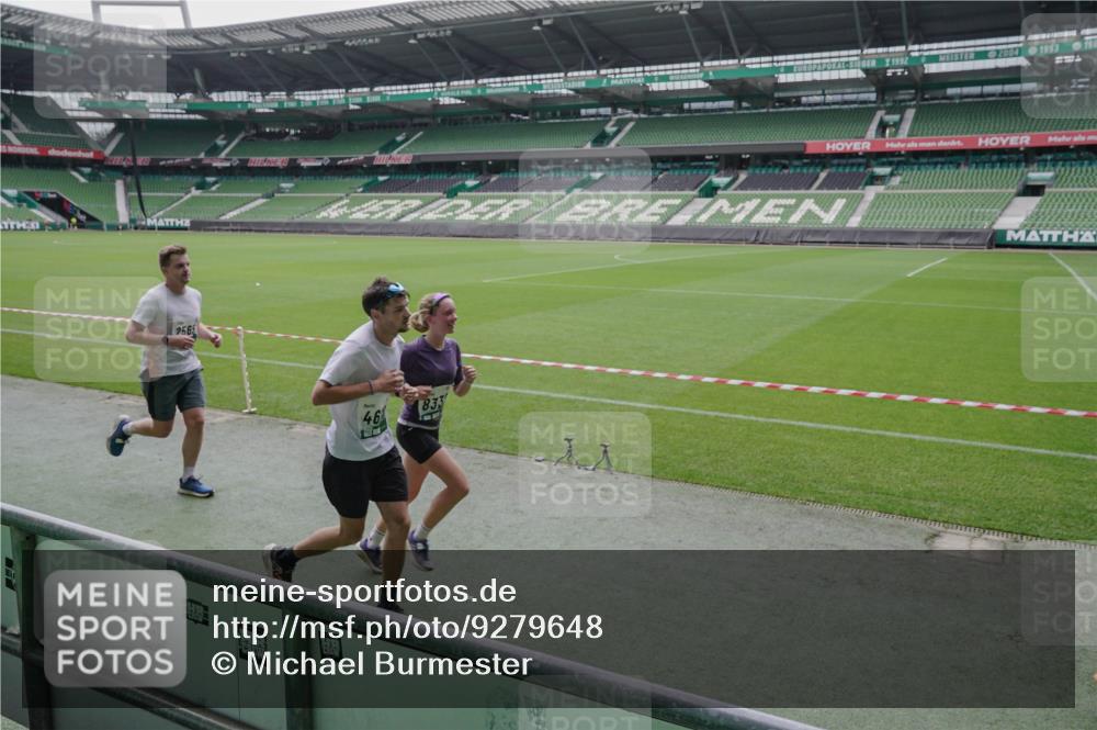 05.10.2025 - 20. swb-Marathon Bremen Michael Burmester http://msf.ph/oto/9279648 05.10.2025 13:01:27 Laufen im Stadion 58, 72, 152, 156, 335, 440, 488, 493, 546, 672, 979, 1082, 1238, 1273, 1361, 1423, 1732, 1759, 1893, 1933, 1973, 1996, 1998, 2096, 2102, 2196, 2235, 2330, 2369, 2433, 2446, 2555, 2565, 2661, 2668, 2706, 2712, 2796, 2806, 2918, 2991, 2995, 3208, 3209, 3360, 3387, 3604, 3662, 3663, 3673, 3877, 3979, 4086, 4128, 4216, 4263, 4329, 4364, 4618, 4882, 4947, 4980, 5011, 5048, 5080, 5121, 5150, 5309, 5329, 5414, 5557, 5570, 5580, 5727, 5731, 5752, 5985, 6082, 52, 575, 1017, 1116 meine-sportfotos.de