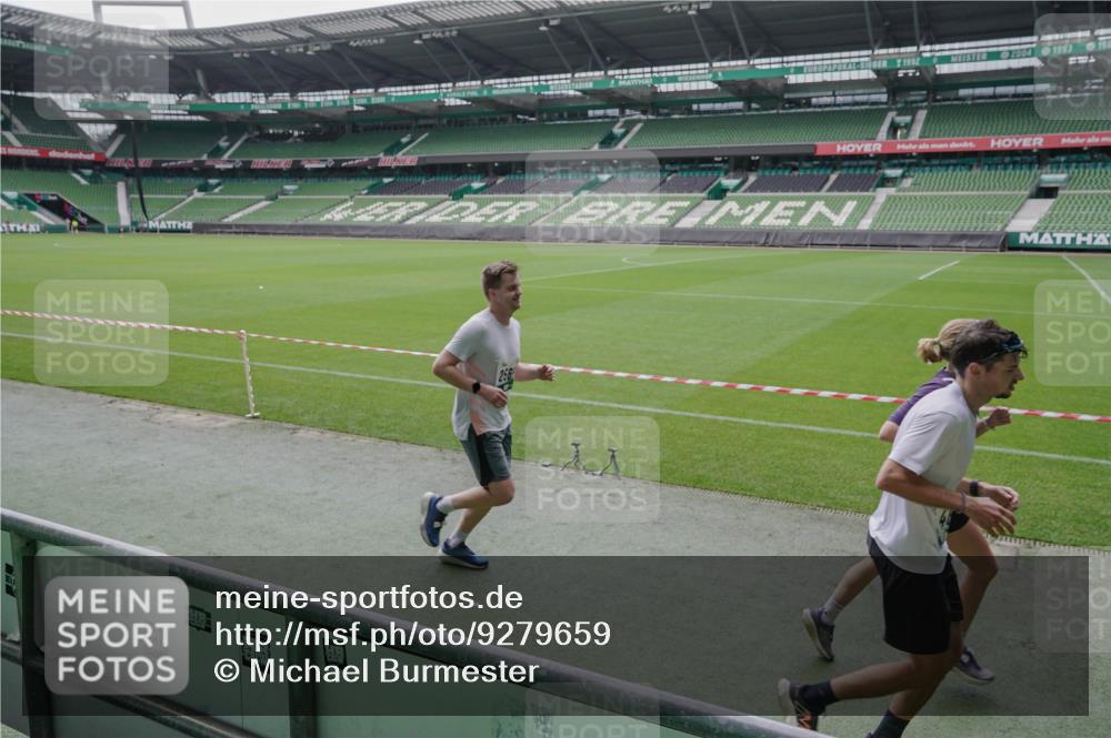 05.10.2025 - 20. swb-Marathon Bremen Michael Burmester http://msf.ph/oto/9279659 05.10.2025 13:01:28 Laufen im Stadion 58, 72, 152, 156, 335, 440, 488, 493, 546, 672, 979, 1082, 1238, 1273, 1361, 1423, 1732, 1759, 1893, 1933, 1973, 1996, 1998, 2096, 2102, 2196, 2235, 2245, 2330, 2369, 2433, 2446, 2555, 2565, 2661, 2668, 2706, 2712, 2796, 2806, 2918, 2991, 2995, 3208, 3209, 3360, 3387, 3604, 3662, 3663, 3673, 3877, 3979, 4086, 4128, 4216, 4263, 4329, 4364, 4618, 4882, 4947, 4980, 5011, 5048, 5080, 5121, 5150, 5309, 5414, 5557, 5570, 5580, 5727, 5731, 5752, 5985, 6082, 52, 575, 1017, 1116 meine-sportfotos.de