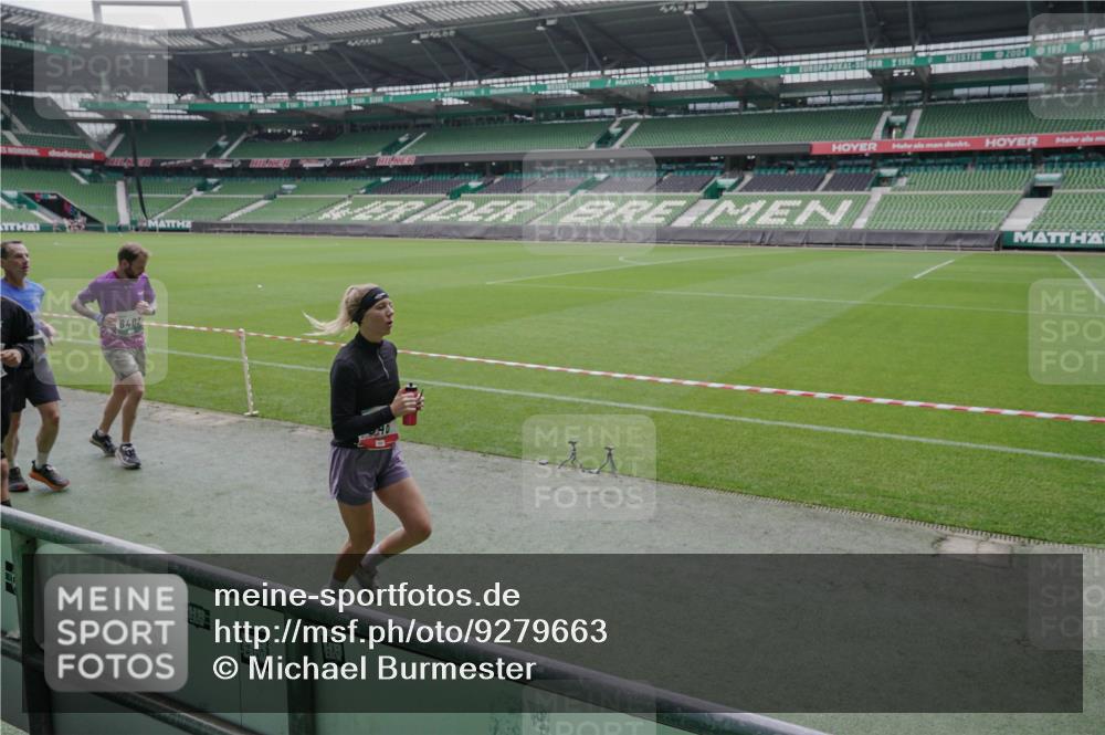 05.10.2025 - 20. swb-Marathon Bremen Michael Burmester http://msf.ph/oto/9279663 05.10.2025 13:01:32 Laufen im Stadion 58, 152, 156, 335, 428, 440, 488, 493, 546, 672, 979, 1082, 1238, 1273, 1361, 1732, 1759, 1893, 1933, 1973, 1996, 1998, 2096, 2102, 2196, 2235, 2245, 2330, 2369, 2433, 2446, 2555, 2565, 2661, 2706, 2712, 2796, 2918, 2991, 2995, 3053, 3208, 3209, 3360, 3387, 3604, 3662, 3663, 3673, 3877, 4086, 4128, 4263, 4329, 4364, 4618, 4882, 4947, 4980, 5011, 5048, 5080, 5121, 5150, 5309, 5414, 5557, 5570, 5580, 5727, 5731, 5752, 5985, 6082, 52 meine-sportfotos.de