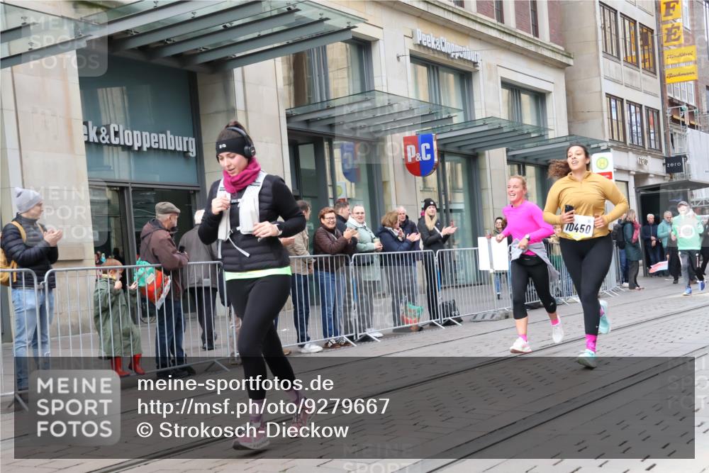 05.10.2025 - 20. swb-Marathon Bremen Strokosch-Dieckow http://msf.ph/oto/9279667 05.10.2025 11:16:06 Ziel 7110, 9301, 9563, 10023, 10083, 10339, 10340, 10379, 10450, 11020, 11029, 11182, 11247, 11358, 11378, 11404, 11438, 7110, 9301, 9563, 10023, 10083, 10339, 10340, 10379, 10450, 11020, 11029, 11182, 11247, 11358, 11378, 11404, 11438 meine-sportfotos.de