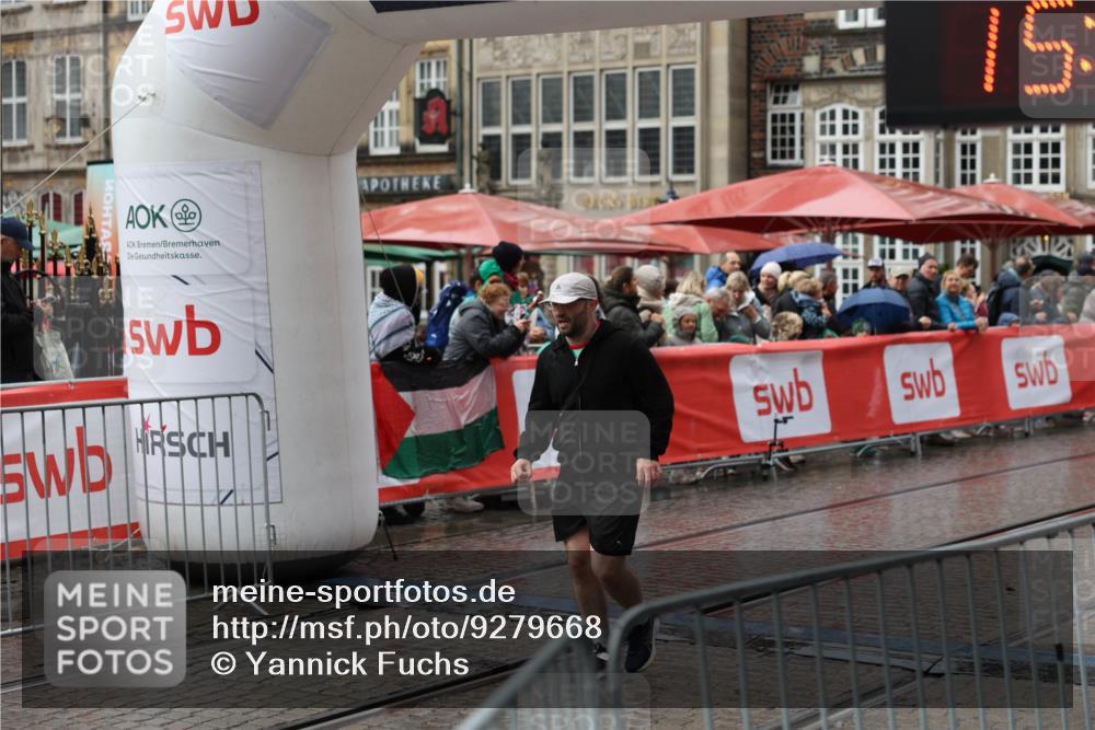 05.10.2025 - 20. swb-Marathon Bremen Yannick Fuchs http://msf.ph/oto/9279668 05.10.2025 15:00:54 Ziel 1475, 1818 meine-sportfotos.de