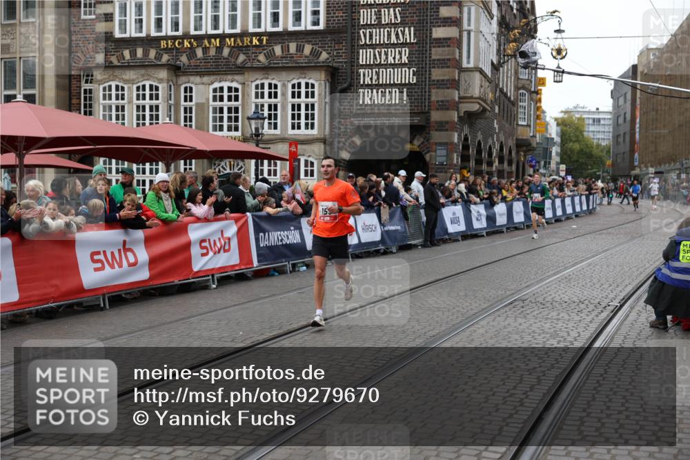 05.10.2025 - 20. swb-Marathon Bremen Yannick Fuchs http://msf.ph/oto/9279670 05.10.2025 12:43:24 Ziel 153, 1068, 1459 meine-sportfotos.de