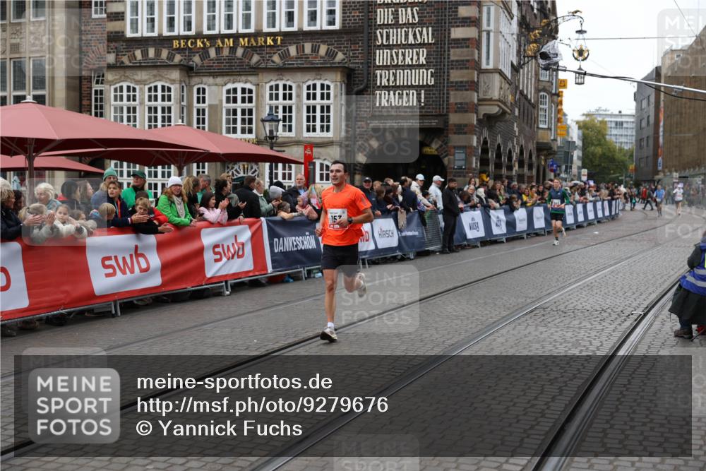 05.10.2025 - 20. swb-Marathon Bremen Yannick Fuchs http://msf.ph/oto/9279676 05.10.2025 12:43:24 Ziel 153, 1068, 1459 meine-sportfotos.de