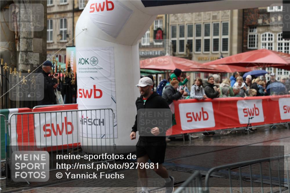 05.10.2025 - 20. swb-Marathon Bremen Yannick Fuchs http://msf.ph/oto/9279681 05.10.2025 15:00:55 Ziel 1475, 1818 meine-sportfotos.de