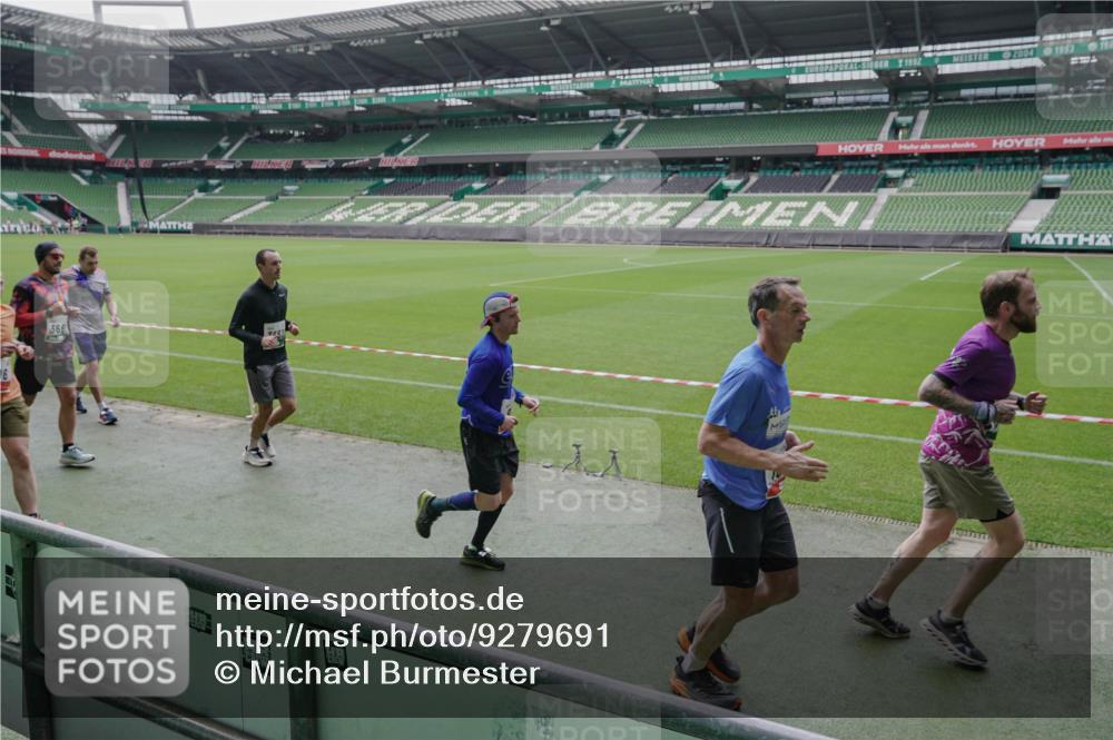 05.10.2025 - 20. swb-Marathon Bremen Michael Burmester http://msf.ph/oto/9279691 05.10.2025 13:01:34 Laufen im Stadion 58, 152, 156, 335, 428, 440, 488, 493, 546, 672, 979, 1082, 1238, 1273, 1361, 1732, 1759, 1893, 1933, 1973, 1996, 1998, 2096, 2102, 2196, 2235, 2245, 2330, 2369, 2433, 2555, 2565, 2661, 2706, 2712, 2796, 2918, 2991, 2995, 3053, 3208, 3209, 3360, 3387, 3662, 3663, 3673, 3877, 4086, 4128, 4263, 4329, 4364, 4409, 4618, 4882, 4947, 4980, 5011, 5048, 5080, 5121, 5150, 5309, 5414, 5557, 5570, 5580, 5727, 5731, 5752, 5934, 5985, 6082, 52 meine-sportfotos.de