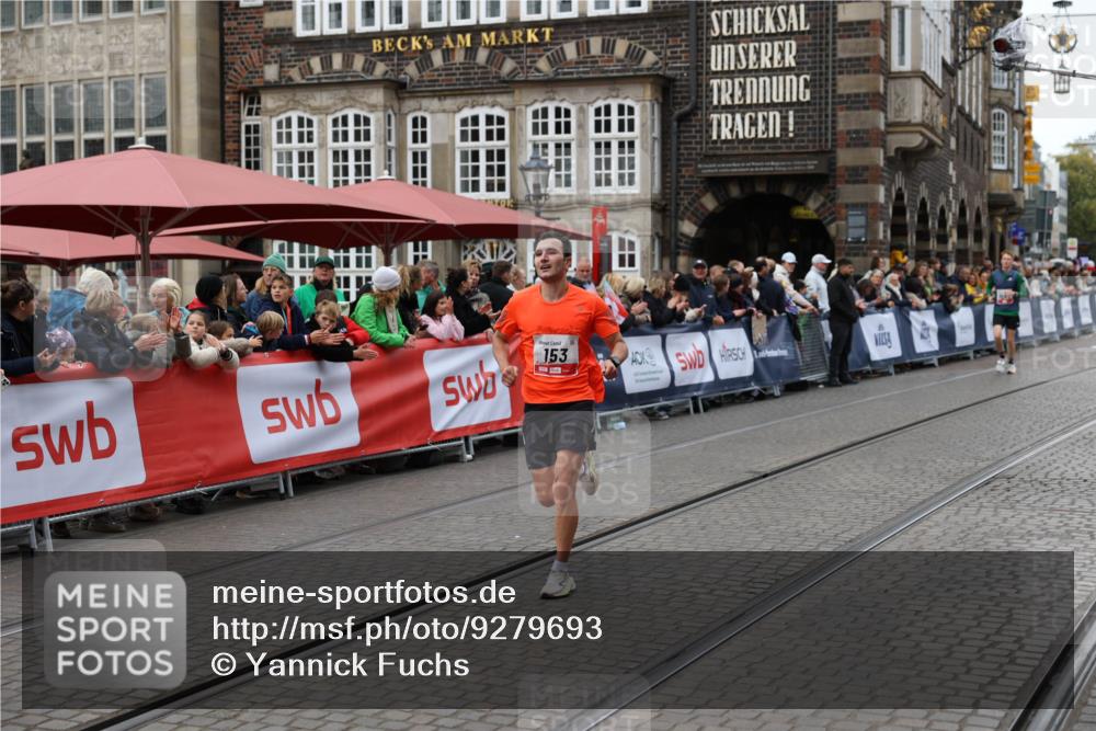 05.10.2025 - 20. swb-Marathon Bremen Yannick Fuchs http://msf.ph/oto/9279693 05.10.2025 12:43:24 Ziel 153, 1068, 1459 meine-sportfotos.de
