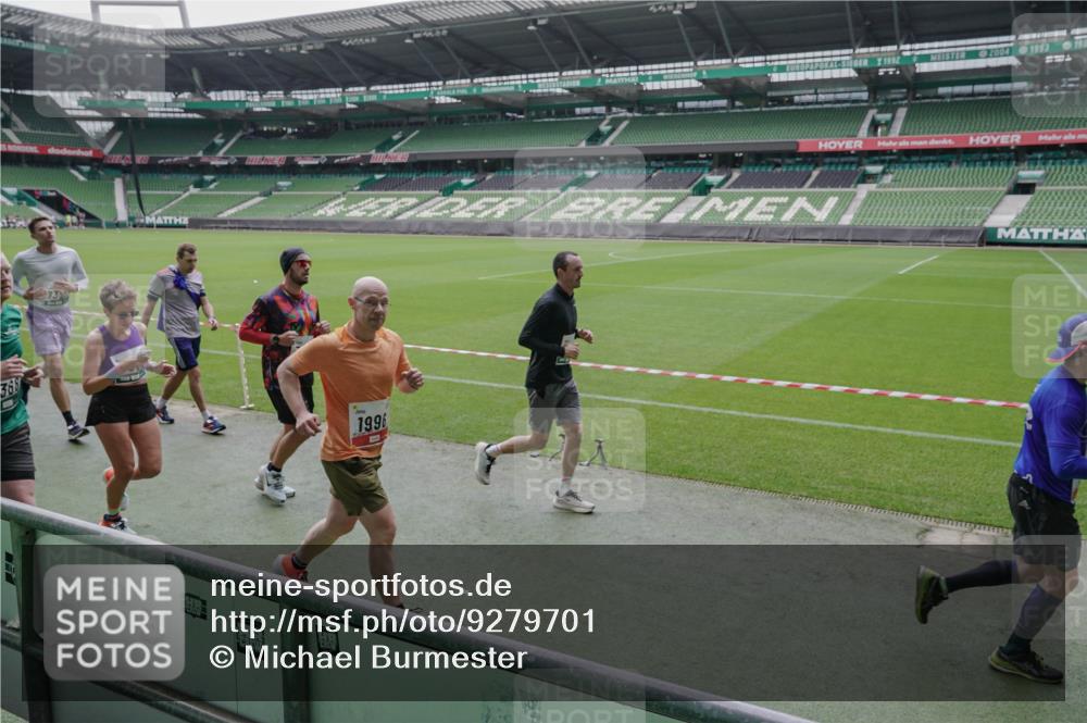 05.10.2025 - 20. swb-Marathon Bremen Michael Burmester http://msf.ph/oto/9279701 05.10.2025 13:01:35 Laufen im Stadion 58, 152, 156, 335, 428, 440, 488, 493, 546, 672, 979, 1082, 1238, 1273, 1361, 1732, 1759, 1893, 1933, 1973, 1996, 1998, 2096, 2102, 2196, 2235, 2245, 2330, 2369, 2433, 2555, 2565, 2661, 2706, 2712, 2796, 2918, 2991, 2995, 3053, 3208, 3209, 3360, 3387, 3662, 3663, 3673, 3877, 4086, 4128, 4263, 4329, 4364, 4409, 4618, 4882, 4947, 4980, 5011, 5048, 5080, 5121, 5150, 5309, 5414, 5557, 5570, 5580, 5727, 5731, 5752, 5934, 5985, 6082, 52 meine-sportfotos.de