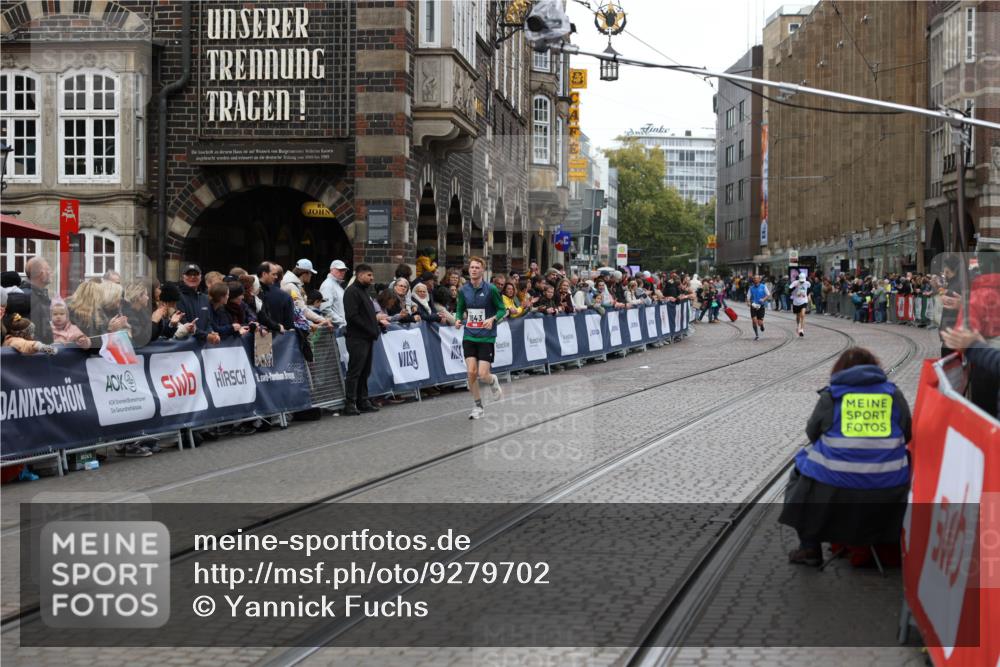 05.10.2025 - 20. swb-Marathon Bremen Yannick Fuchs http://msf.ph/oto/9279702 05.10.2025 12:43:25 Ziel 153, 1459 meine-sportfotos.de