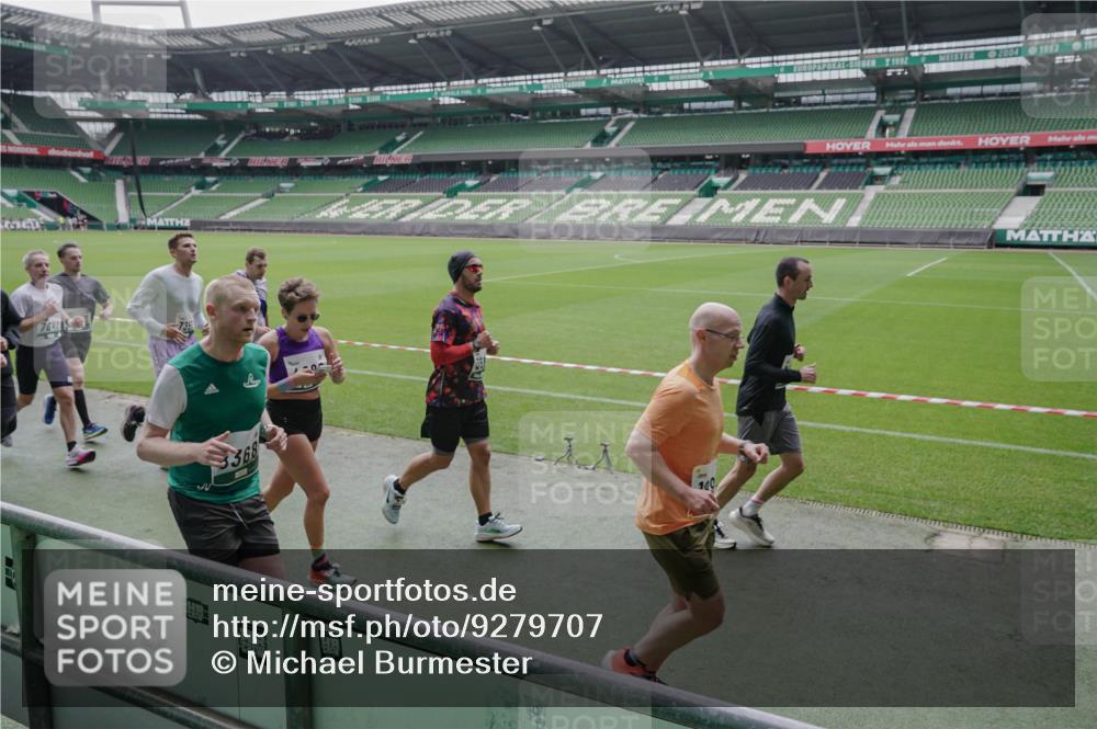 05.10.2025 - 20. swb-Marathon Bremen Michael Burmester http://msf.ph/oto/9279707 05.10.2025 13:01:35 Laufen im Stadion 58, 152, 156, 335, 428, 440, 488, 493, 546, 672, 979, 1082, 1238, 1273, 1361, 1732, 1759, 1893, 1933, 1973, 1996, 1998, 2096, 2102, 2196, 2235, 2245, 2330, 2369, 2433, 2555, 2565, 2661, 2706, 2712, 2796, 2918, 2991, 2995, 3053, 3208, 3209, 3360, 3387, 3662, 3663, 3673, 3877, 4086, 4128, 4263, 4329, 4364, 4409, 4618, 4882, 4947, 4980, 5011, 5048, 5080, 5121, 5150, 5309, 5414, 5557, 5570, 5580, 5727, 5731, 5752, 5934, 5985, 6082, 52 meine-sportfotos.de