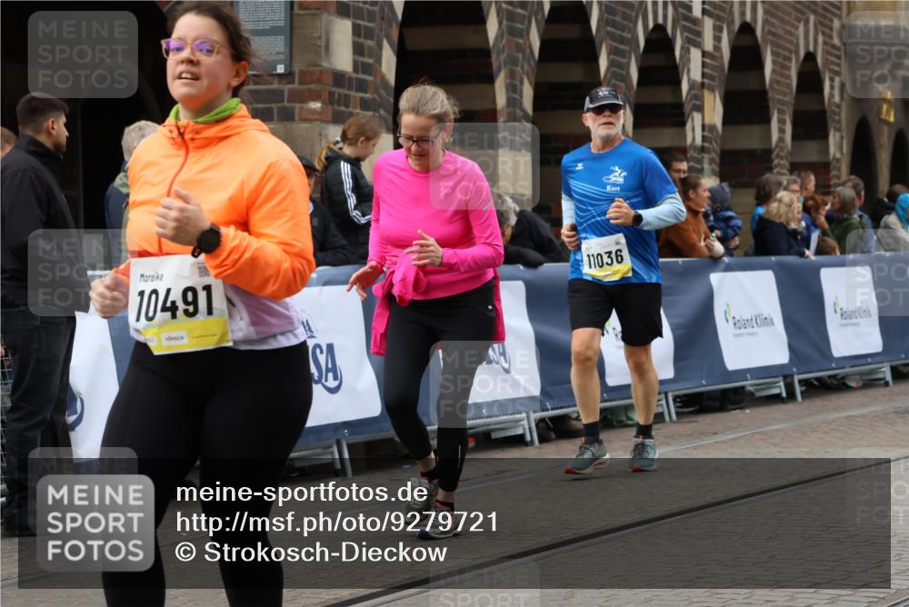 05.10.2025 - 20. swb-Marathon Bremen Strokosch-Dieckow http://msf.ph/oto/9279721 05.10.2025 11:14:07 Ziel 9380, 10491, 11036 meine-sportfotos.de