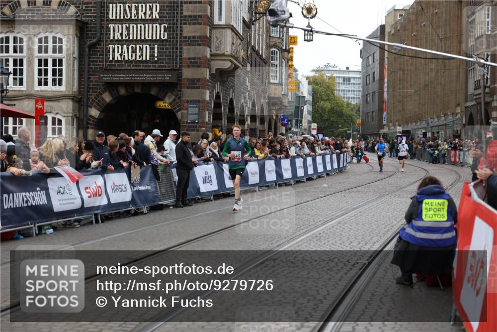 05.10.2025 - 20. swb-Marathon Bremen Yannick Fuchs http://msf.ph/oto/9279726 05.10.2025 12:43:26 Ziel 153, 1459 meine-sportfotos.de