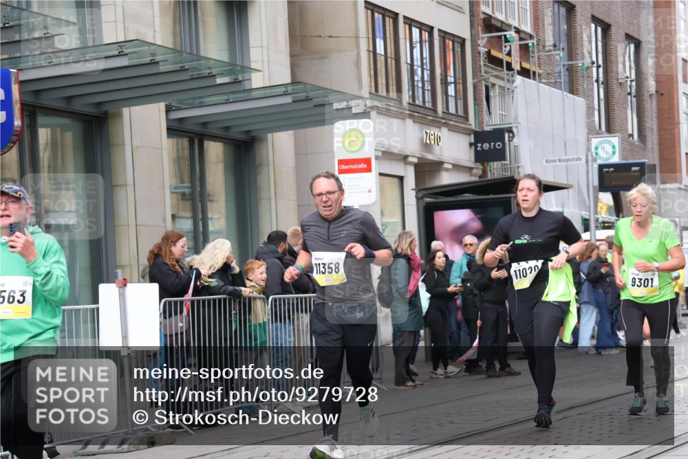 05.10.2025 - 20. swb-Marathon Bremen Strokosch-Dieckow http://msf.ph/oto/9279728 05.10.2025 11:16:10 Ziel 7110, 9301, 9563, 9753, 10023, 10083, 10379, 10450, 11020, 11029, 11182, 11358, 11404, 11438, 7110, 9301, 9563, 9753, 10023, 10083, 10379, 10450, 11020, 11029, 11182, 11358, 11404, 11438 meine-sportfotos.de
