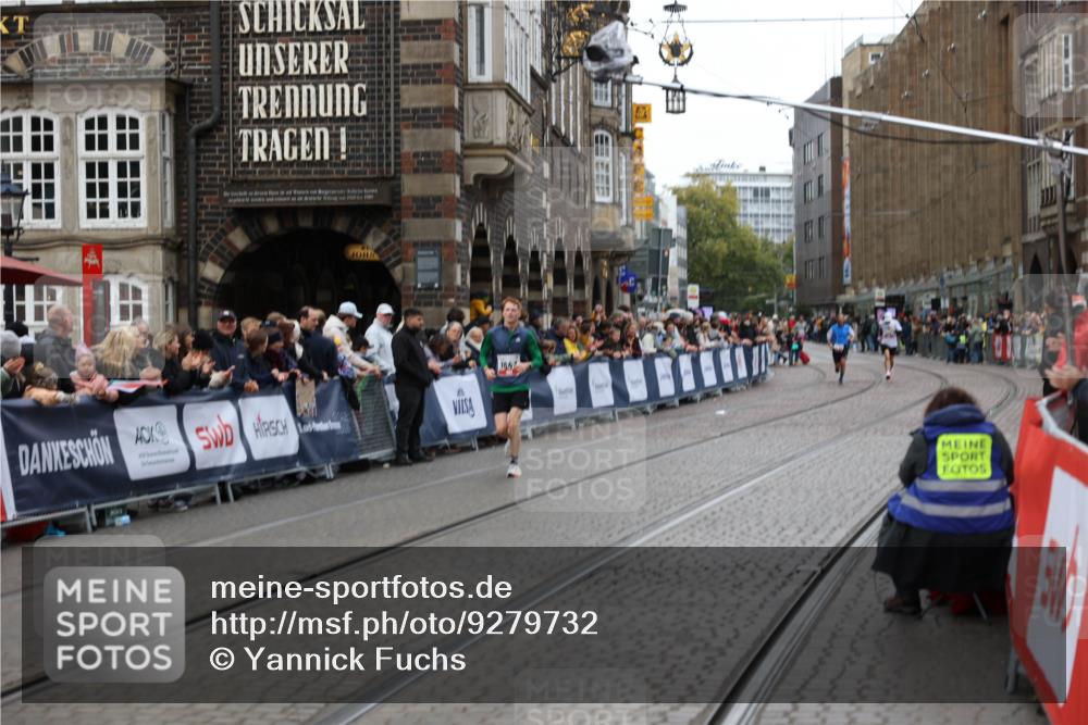 05.10.2025 - 20. swb-Marathon Bremen Yannick Fuchs http://msf.ph/oto/9279732 05.10.2025 12:43:26 Ziel 153, 1459 meine-sportfotos.de