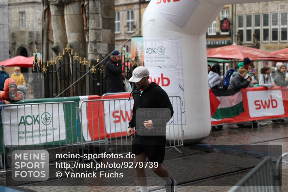 05.10.2025 - 20. swb-Marathon Bremen Yannick Fuchs http://msf.ph/oto/9279739 05.10.2025 15:00:55 Ziel 1475, 1818 meine-sportfotos.de