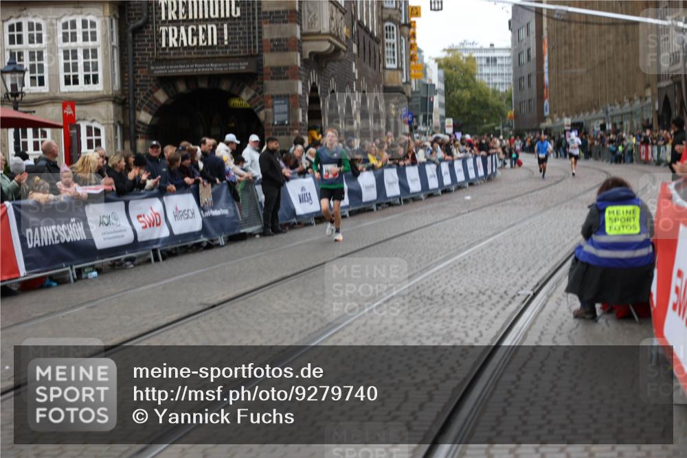 05.10.2025 - 20. swb-Marathon Bremen Yannick Fuchs http://msf.ph/oto/9279740 05.10.2025 12:43:26 Ziel 153, 1459 meine-sportfotos.de