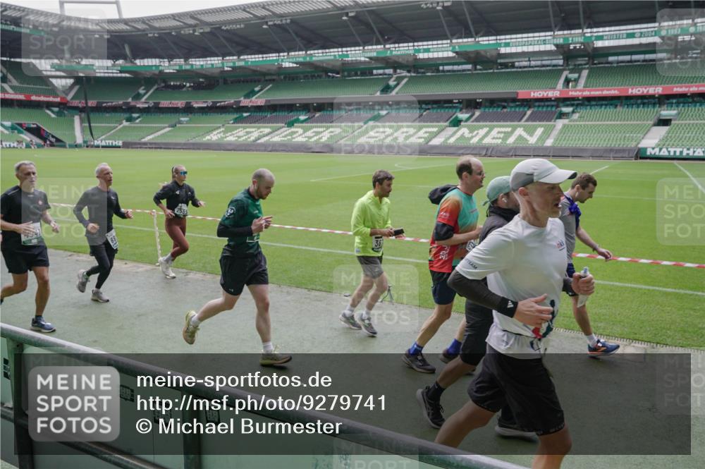 05.10.2025 - 20. swb-Marathon Bremen Michael Burmester http://msf.ph/oto/9279741 05.10.2025 13:01:39 Laufen im Stadion 58, 152, 156, 335, 428, 440, 488, 493, 546, 672, 772, 979, 1030, 1082, 1238, 1273, 1361, 1732, 1759, 1893, 1933, 1973, 1996, 1998, 2096, 2102, 2196, 2235, 2245, 2330, 2369, 2433, 2555, 2565, 2661, 2712, 2796, 2910, 2918, 2991, 2995, 3053, 3206, 3208, 3209, 3387, 3662, 3663, 3673, 3877, 4017, 4086, 4128, 4329, 4364, 4409, 4618, 4705, 4882, 4947, 4980, 5048, 5080, 5121, 5150, 5309, 5414, 5557, 5570, 5580, 5727, 5731, 5752, 5934, 5985, 6082, 6157 meine-sportfotos.de