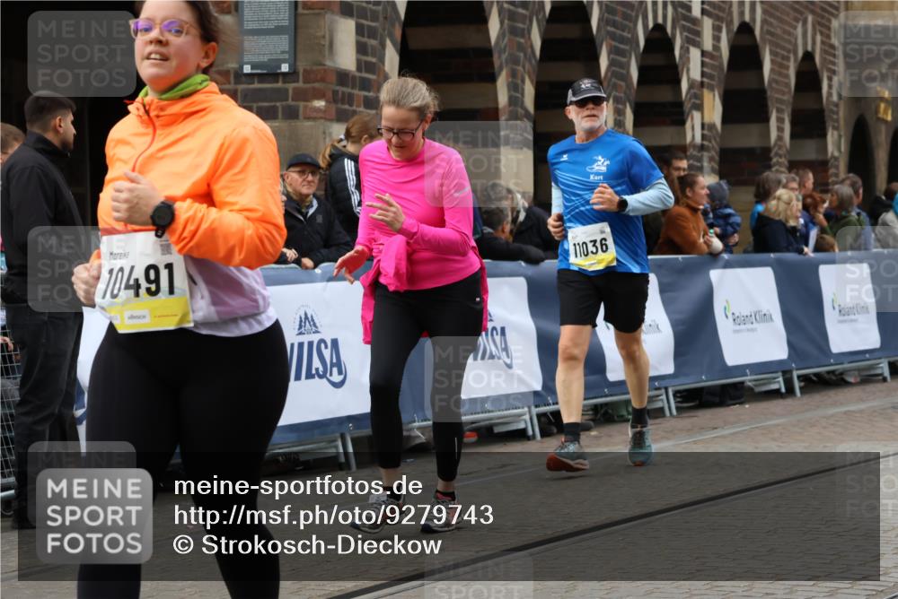 05.10.2025 - 20. swb-Marathon Bremen Strokosch-Dieckow http://msf.ph/oto/9279743 05.10.2025 11:14:07 Ziel 9380, 10491, 11036 meine-sportfotos.de