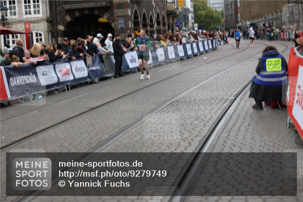 05.10.2025 - 20. swb-Marathon Bremen Yannick Fuchs http://msf.ph/oto/9279749 05.10.2025 12:43:26 Ziel 153, 1459 meine-sportfotos.de