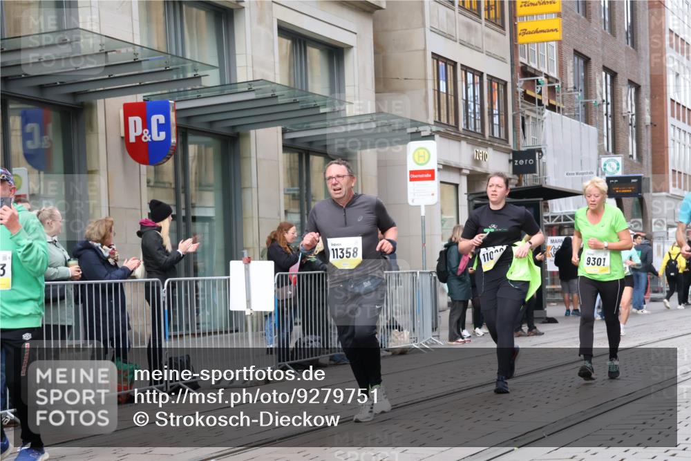 05.10.2025 - 20. swb-Marathon Bremen Strokosch-Dieckow http://msf.ph/oto/9279751 05.10.2025 11:16:11 Ziel 9301, 9563, 9753, 10023, 10083, 10379, 10450, 11020, 11029, 11182, 11358, 11404, 11438, 9301, 9563, 9753, 10023, 10083, 10379, 10450, 11020, 11029, 11182, 11358, 11404, 11438 meine-sportfotos.de