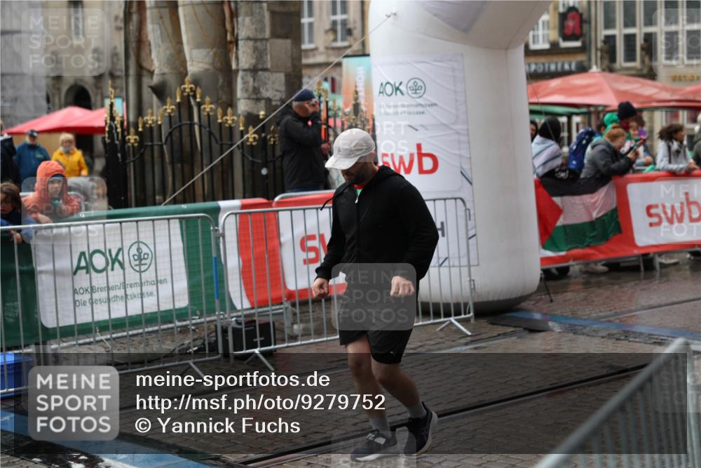 05.10.2025 - 20. swb-Marathon Bremen Yannick Fuchs http://msf.ph/oto/9279752 05.10.2025 15:00:56 Ziel 1475, 1818 meine-sportfotos.de