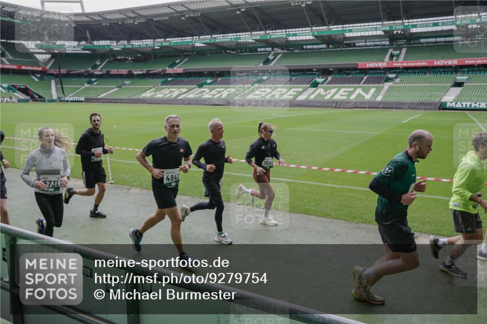 05.10.2025 - 20. swb-Marathon Bremen Michael Burmester http://msf.ph/oto/9279754 05.10.2025 13:01:40 Laufen im Stadion 58, 152, 156, 335, 428, 440, 488, 493, 546, 672, 772, 979, 1030, 1082, 1238, 1273, 1348, 1361, 1452, 1732, 1759, 1893, 1933, 1973, 1996, 1998, 2096, 2102, 2196, 2235, 2245, 2330, 2433, 2555, 2565, 2712, 2796, 2910, 2918, 2991, 2995, 3053, 3206, 3208, 3209, 3387, 3662, 3663, 3673, 3877, 4017, 4018, 4086, 4128, 4329, 4364, 4409, 4618, 4705, 4882, 4947, 4980, 5048, 5080, 5121, 5150, 5309, 5414, 5557, 5570, 5580, 5727, 5731, 5752, 5934, 5985, 6082, 6157 meine-sportfotos.de