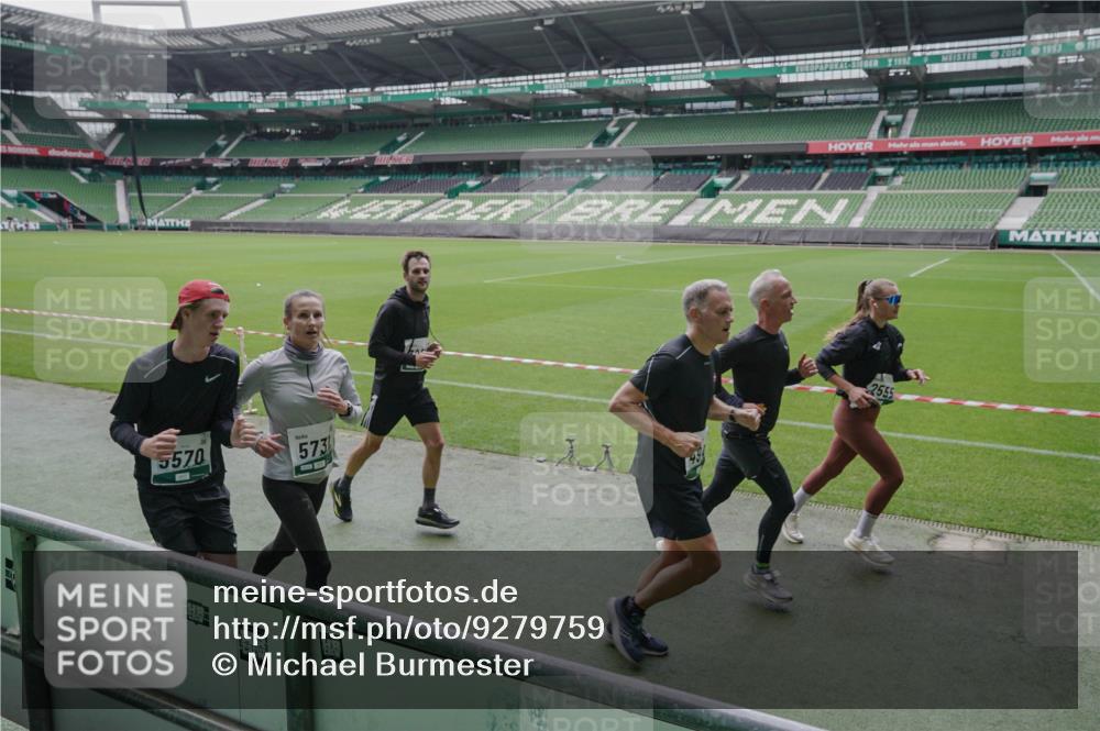 05.10.2025 - 20. swb-Marathon Bremen Michael Burmester http://msf.ph/oto/9279759 05.10.2025 13:01:40 Laufen im Stadion 58, 152, 156, 335, 428, 440, 488, 493, 546, 672, 772, 979, 1030, 1082, 1238, 1273, 1348, 1361, 1452, 1732, 1759, 1893, 1933, 1973, 1996, 1998, 2096, 2102, 2196, 2235, 2245, 2330, 2433, 2555, 2565, 2712, 2796, 2910, 2918, 2991, 2995, 3053, 3206, 3208, 3209, 3387, 3662, 3663, 3673, 3877, 4017, 4018, 4086, 4128, 4329, 4364, 4409, 4618, 4705, 4882, 4947, 4980, 5048, 5080, 5121, 5150, 5309, 5414, 5557, 5570, 5580, 5727, 5731, 5752, 5934, 5985, 6082, 6157 meine-sportfotos.de