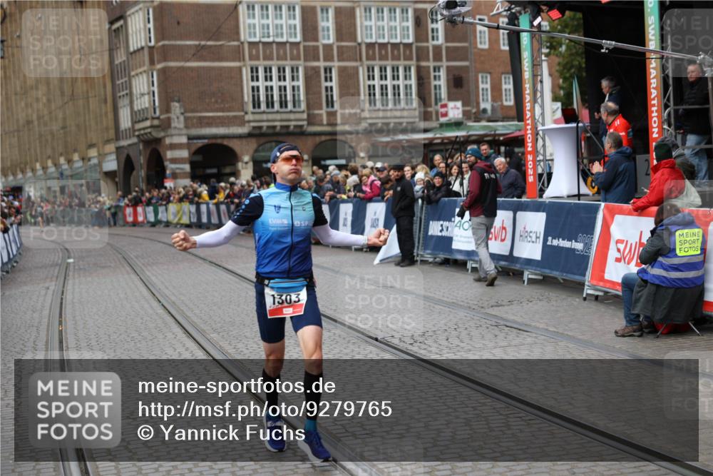 05.10.2025 - 20. swb-Marathon Bremen Yannick Fuchs http://msf.ph/oto/9279765 05.10.2025 12:46:21 Ziel 1303, 1668 meine-sportfotos.de