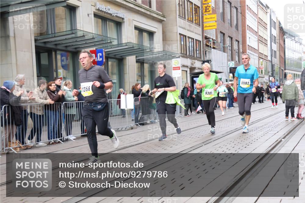 05.10.2025 - 20. swb-Marathon Bremen Strokosch-Dieckow http://msf.ph/oto/9279786 05.10.2025 11:16:12 Ziel 9301, 9563, 9753, 10023, 10083, 10379, 10450, 11020, 11029, 11182, 11358, 11404, 11438, 9301, 9563, 9753, 10023, 10083, 10379, 10450, 11020, 11029, 11182, 11358, 11404, 11438 meine-sportfotos.de