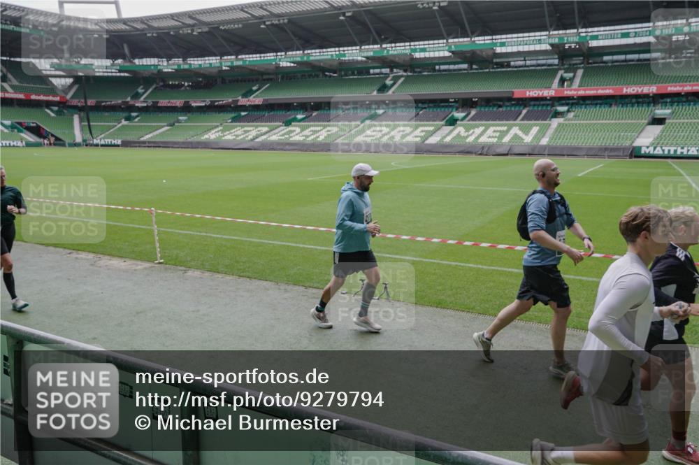 05.10.2025 - 20. swb-Marathon Bremen Michael Burmester http://msf.ph/oto/9279794 05.10.2025 13:01:44 Laufen im Stadion 58, 152, 156, 335, 428, 440, 488, 493, 546, 672, 772, 979, 1030, 1082, 1238, 1256, 1348, 1361, 1452, 1732, 1759, 1856, 1893, 1899, 1933, 1996, 2096, 2102, 2235, 2245, 2306, 2330, 2433, 2555, 2565, 2712, 2796, 2910, 2912, 2918, 2991, 2995, 3053, 3206, 3208, 3209, 3387, 3525, 3526, 3662, 3663, 3673, 3877, 4017, 4018, 4086, 4128, 4329, 4364, 4409, 4444, 4618, 4705, 4882, 4947, 4980, 5048, 5080, 5121, 5150, 5309, 5414, 5557, 5570, 5580, 5727, 5731, 5752, 5934, 5985, 6082, 6157 meine-sportfotos.de
