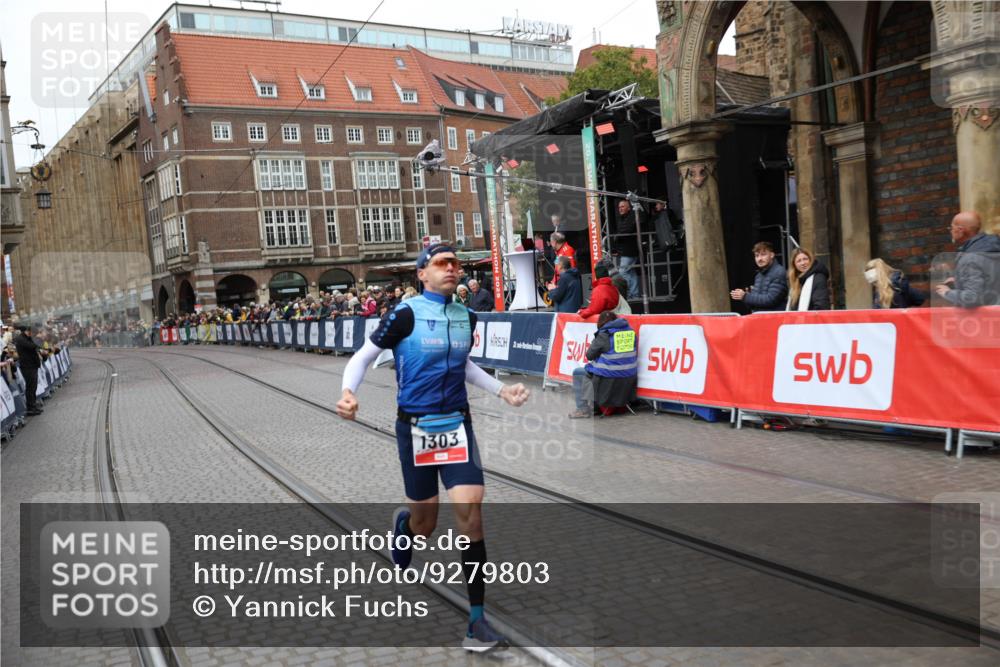 05.10.2025 - 20. swb-Marathon Bremen Yannick Fuchs http://msf.ph/oto/9279803 05.10.2025 12:46:21 Ziel 1303, 1668 meine-sportfotos.de