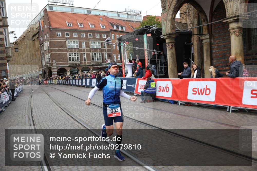 05.10.2025 - 20. swb-Marathon Bremen Yannick Fuchs http://msf.ph/oto/9279810 05.10.2025 12:46:21 Ziel 1303, 1668 meine-sportfotos.de